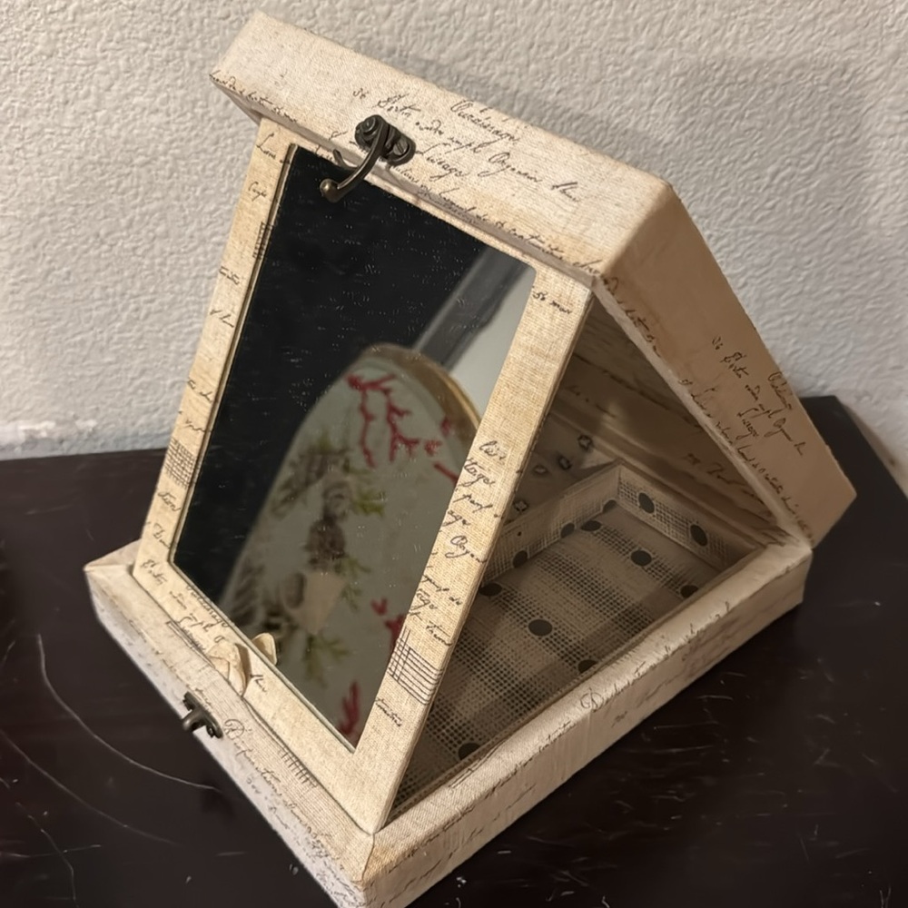 Anthropologie mirror/jewelry box